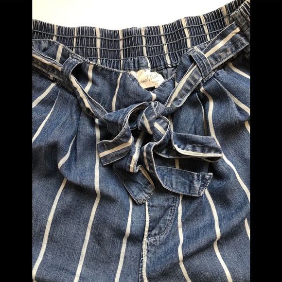 Universal Thread Denim Striped High Waisted Shorts Medium - Picture 2 of 7